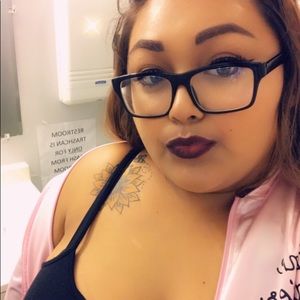 Meet your Posher, Yesenia